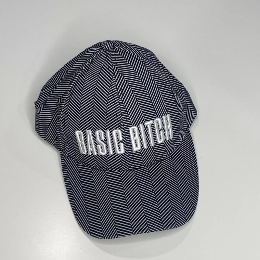 MAC Cosmetics Basic B!tch Hat, NWOT, BLK/WHITE
